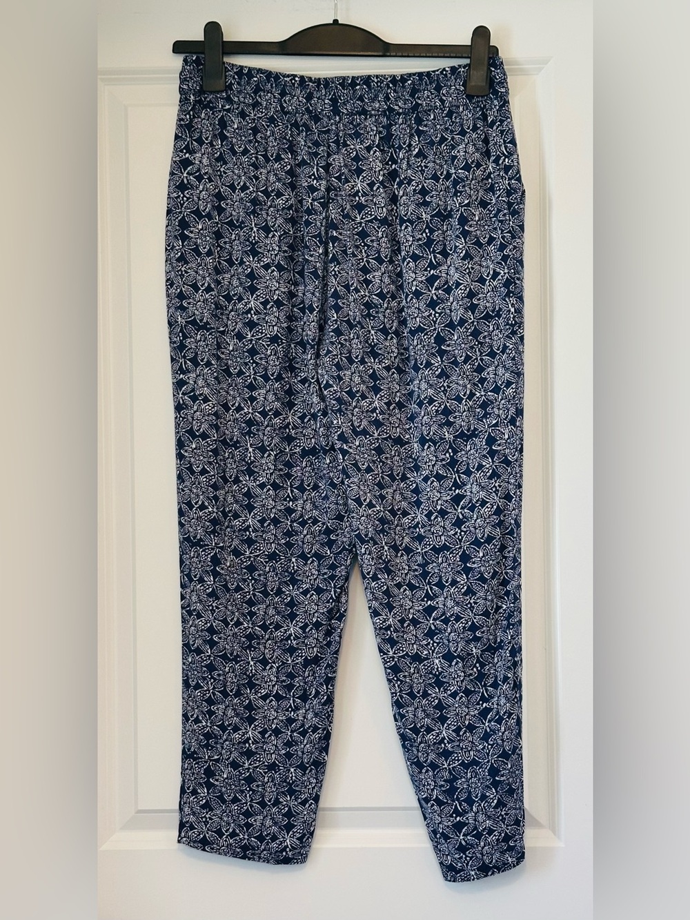 HATLEY Pant Blue White Floral Elasticized Waist Tassels Pockets Like New Sz M - Picture 2 of 8